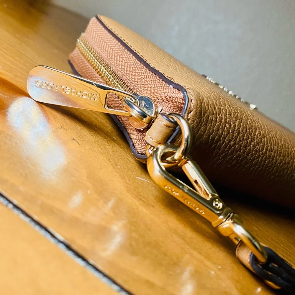 EUC Michael Kors Camel Brown Saffiano Leather Continental Wristlet